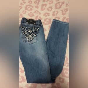 Low rise miss me jeans with rips